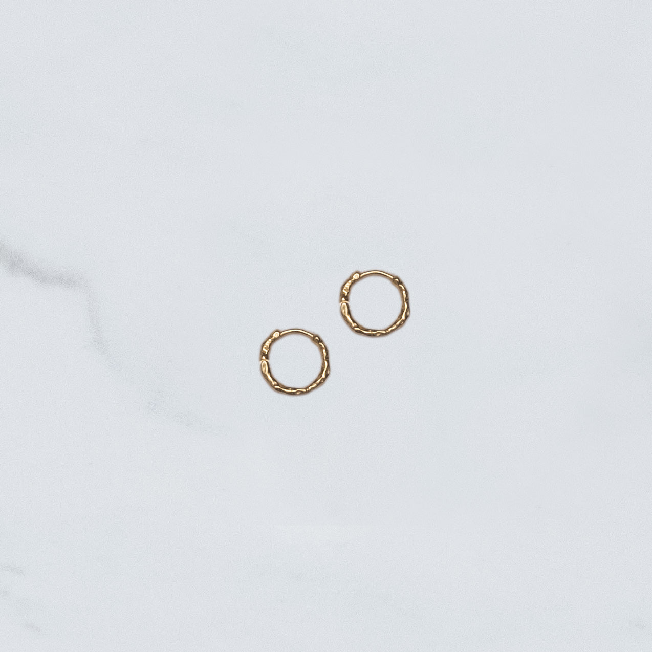 Aros Argollas Orgánicas Pequeñas Oro