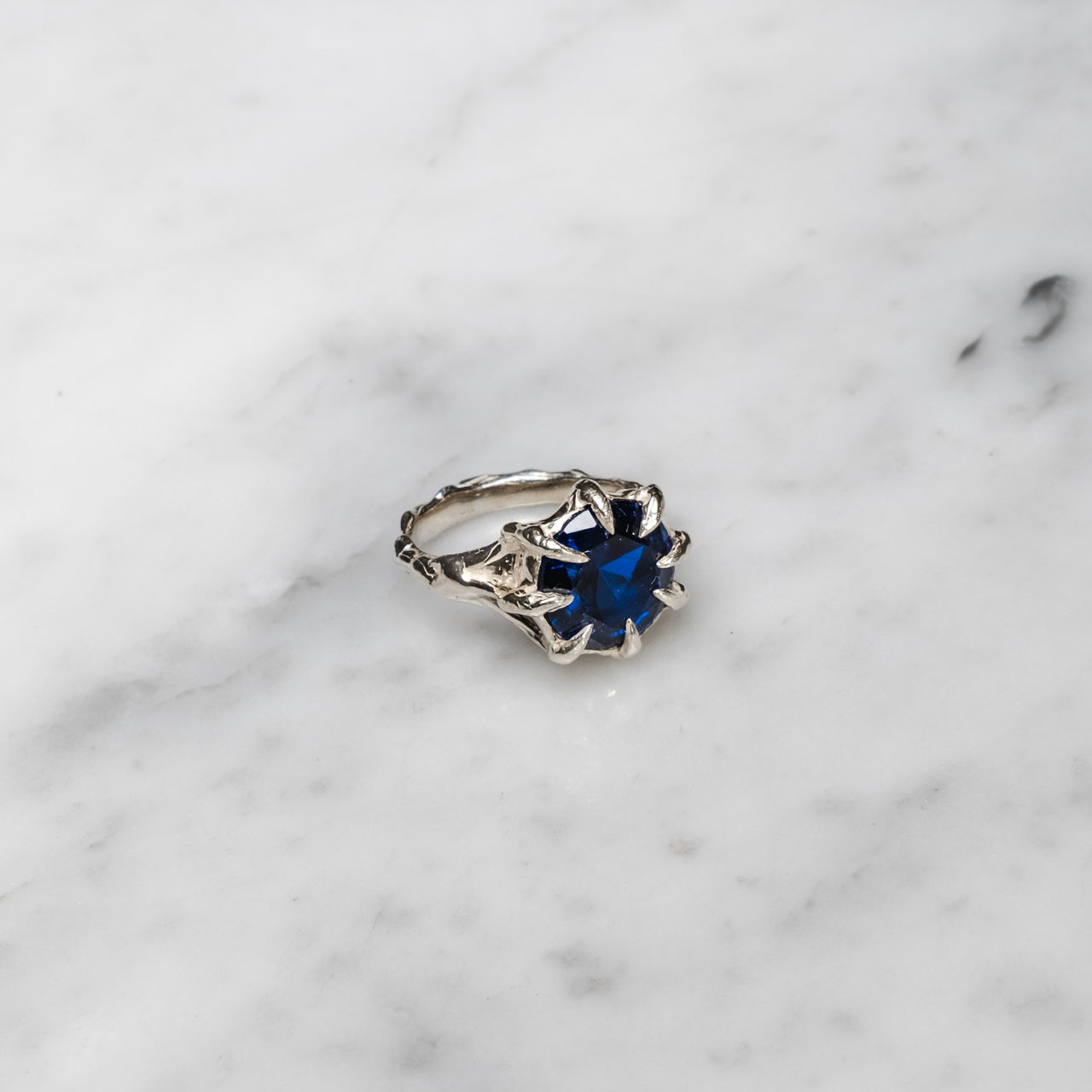 Inhóspita Anillo Llórame un Río