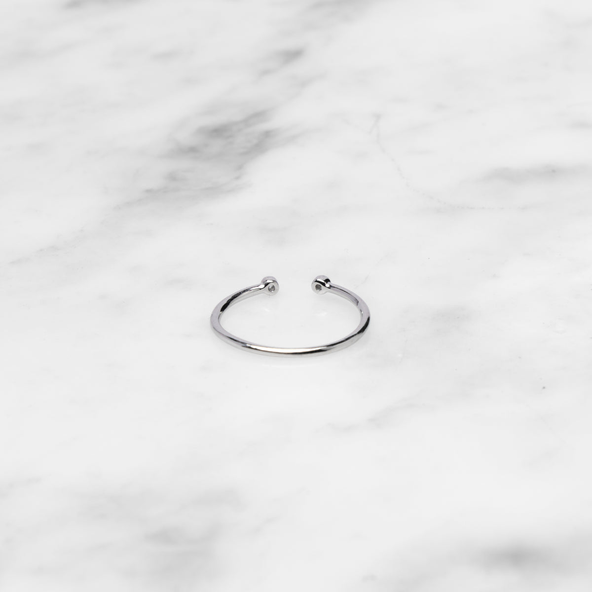 Anillo Fino Círculos Brillo Puntas