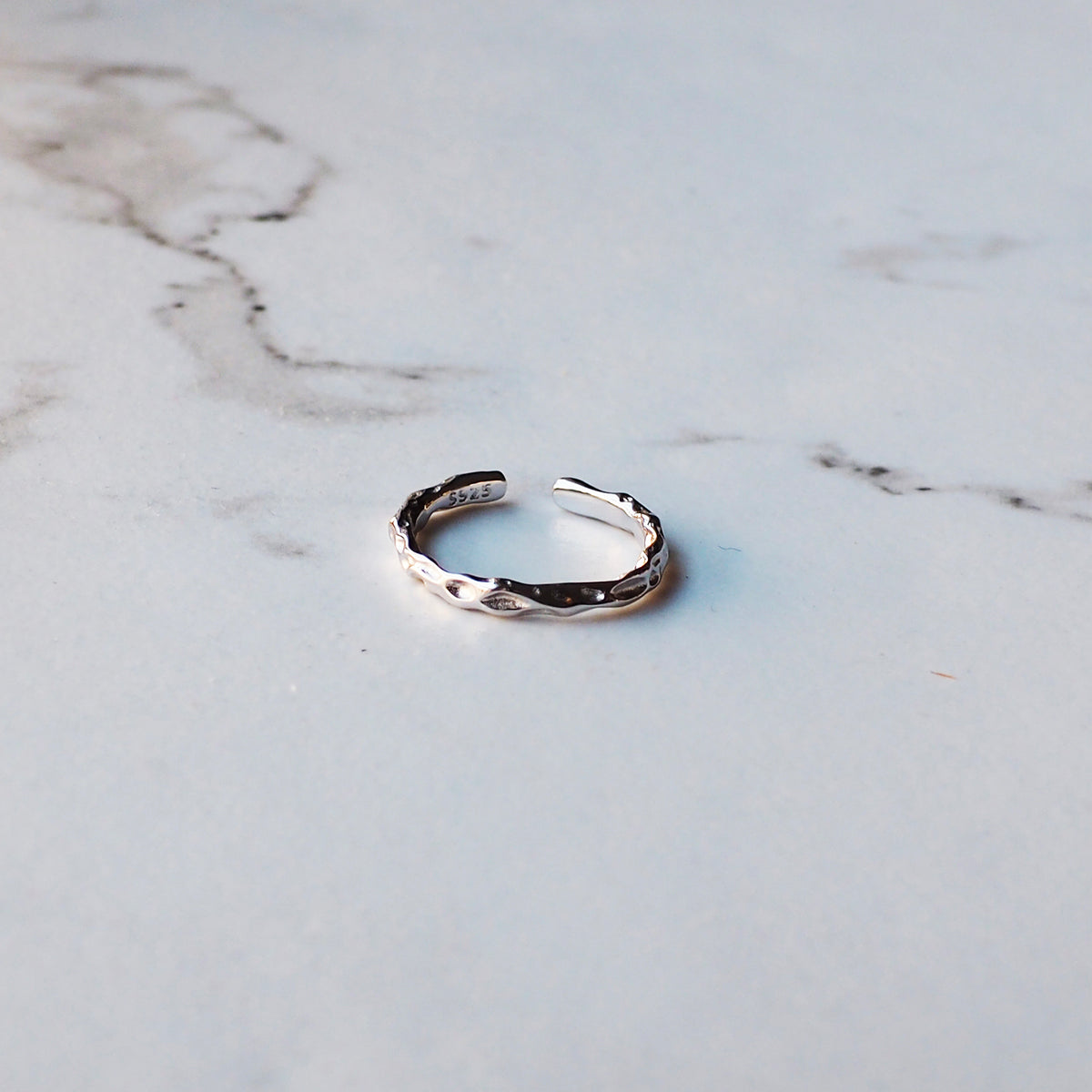 Anillo Delgado Orgánico Sin Piedras